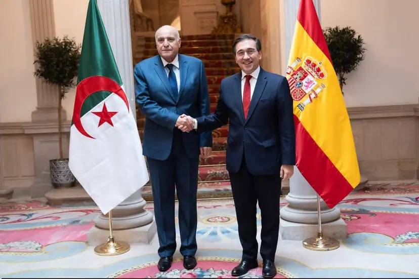 السيد عطاف يعقد جلسة عمل مع نظيره الإسباني بمدريد